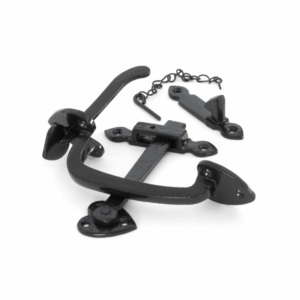 Anvil Cast Thumb Latch With Chain Black 33321