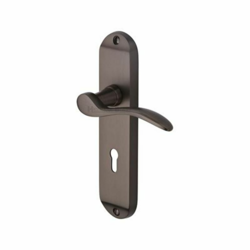 maya-lever-lock-on-backplate-polished-chrome